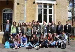 Un nutrito gruppo di allievi del Civico istituto musicale, accompagnati dal direttore, M° Paolo Manzo, e dai docenti Alberto Pignata e Federico Galvagno, si sono recati a Londra dal 2 al 7 maggio per un viaggio di istruzione